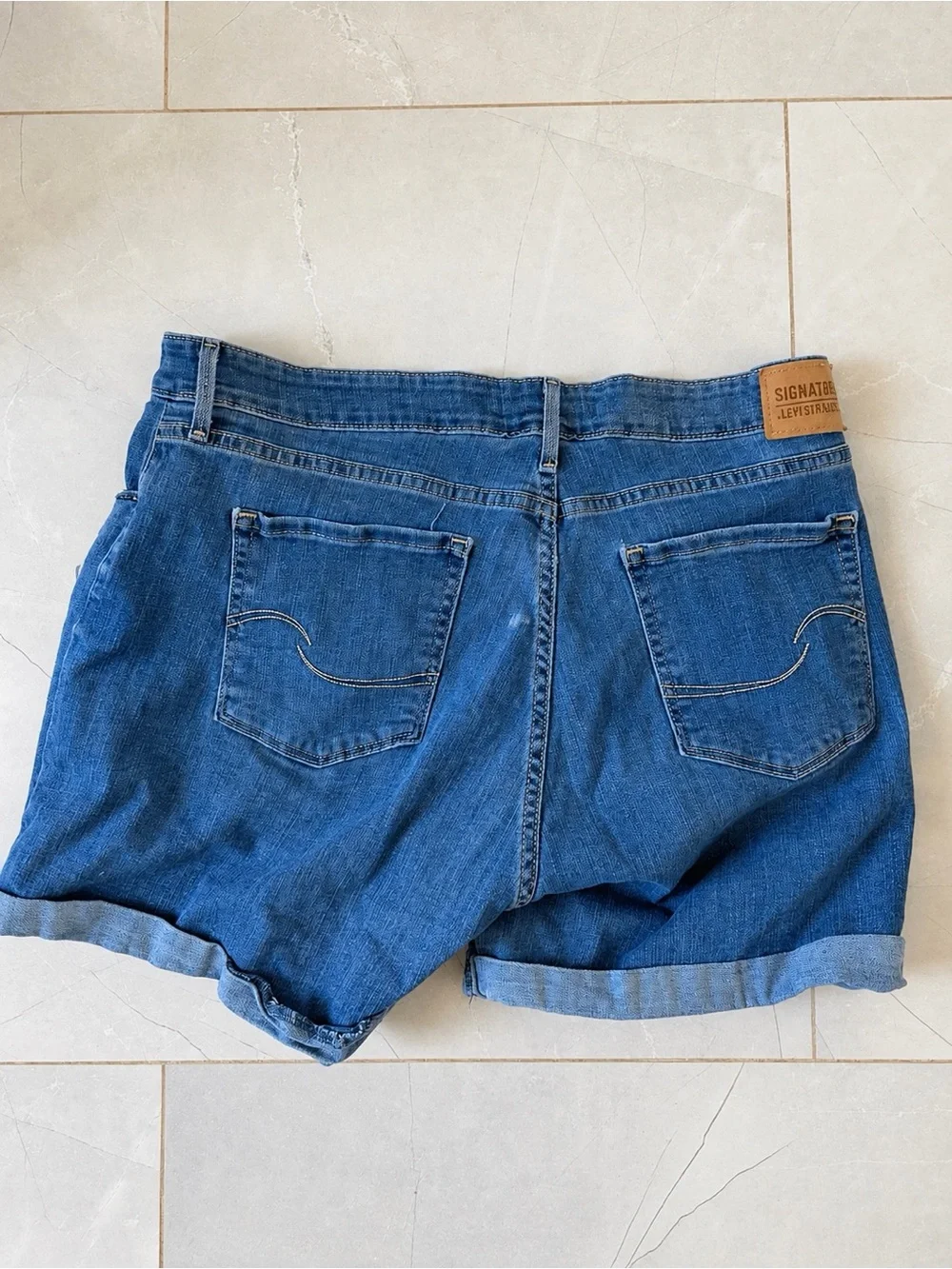 Signature by Levi Strauss & Co. Mid-Rise Cuffed Denim Shorts – Size 16